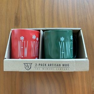 NWT Set of 2 New York Yankees Snowflakes Mugs